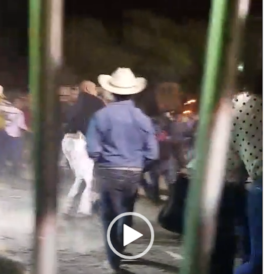 FEROZ JARIPEO EN LA FUENTE, TEQUISQUIAPAN, QRO, MÉXICO, EN 2019
