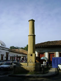 MUERTO EN LA FUENTE DEL TORITO EN PATZCUARO, MICHOACÁN, MÉXICO