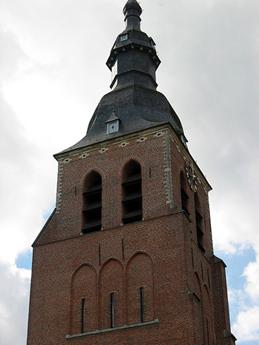 MUERTO POR UN TORO EN OOSTMALLE, BÉLGICA  EN 2007