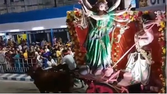 TORO MATA A UN HOMBRE EN RANIGANJ, INDIA EN 2022