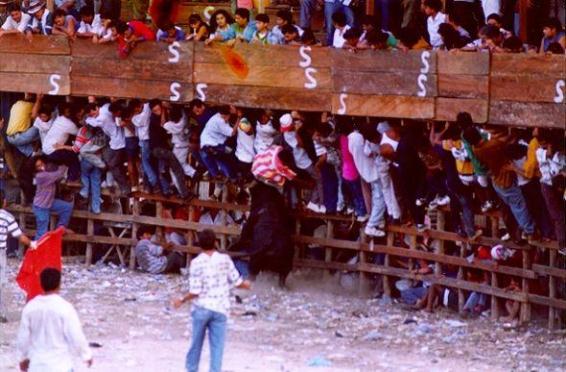 LOS 3 MUERTOS EN LA CORRALEJA DE CHINÚ, COLOMBIA